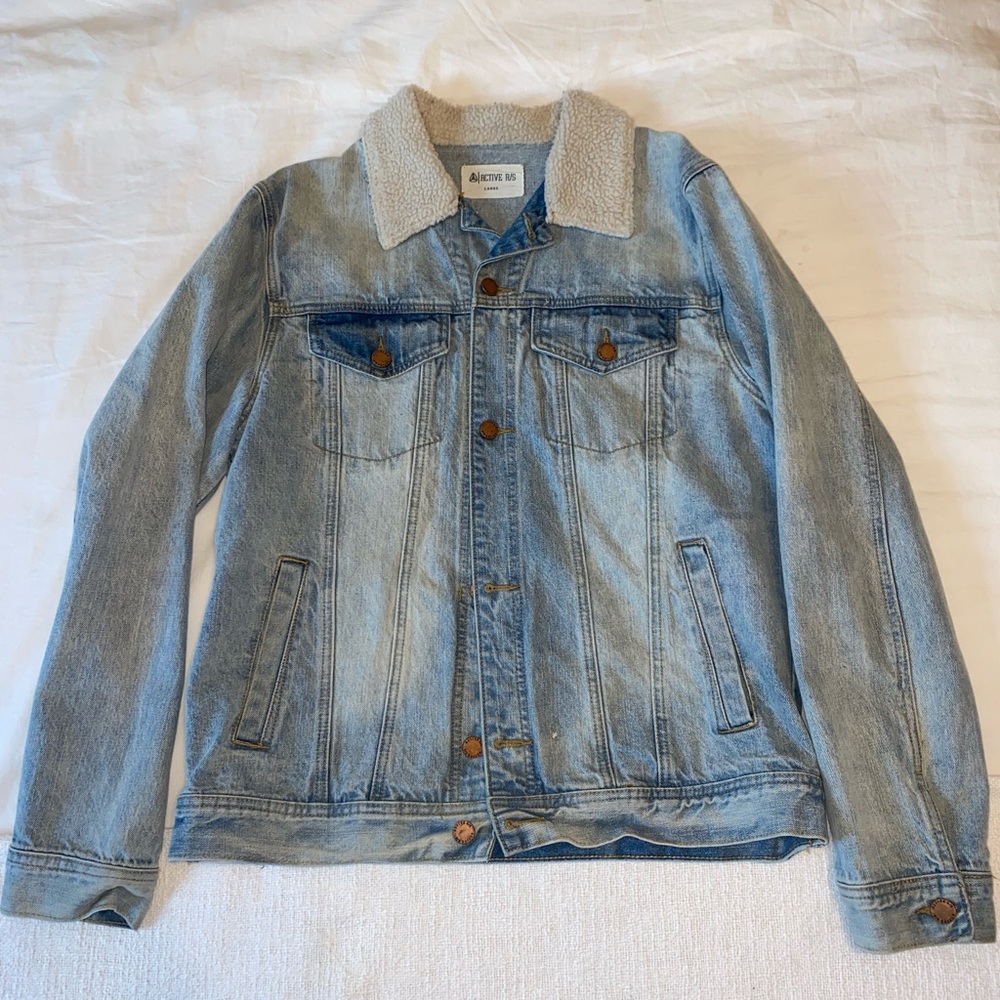 Active denim jacket with sherpa collar - slightly used. Great condition.